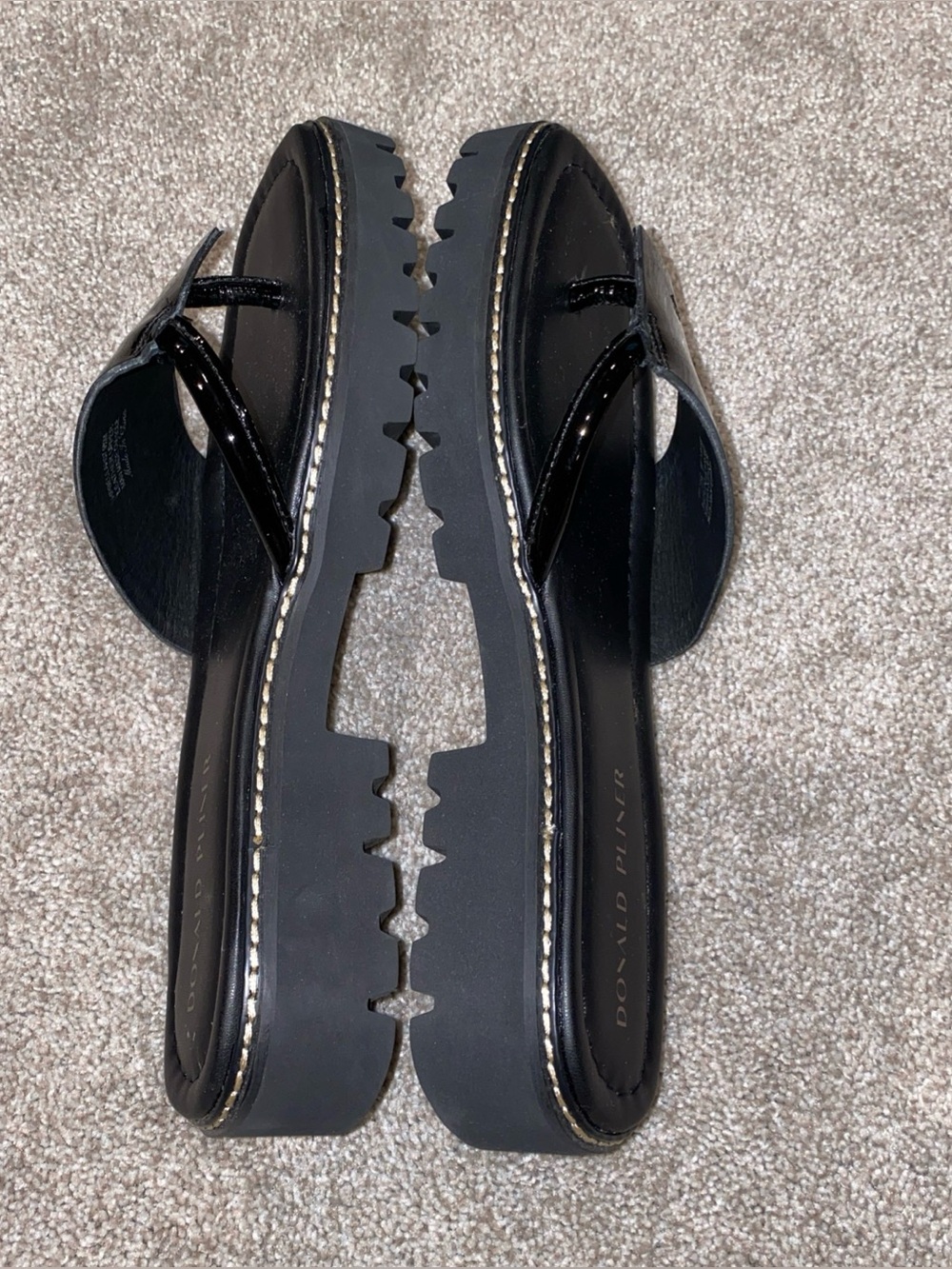 Donald Pliner Beulah Platform Sandals Patent Leather Black Size 9.5 Thongs - Picture 4 of 8